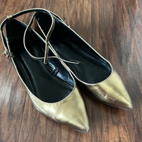 Gap flats - Picture 2 of 3